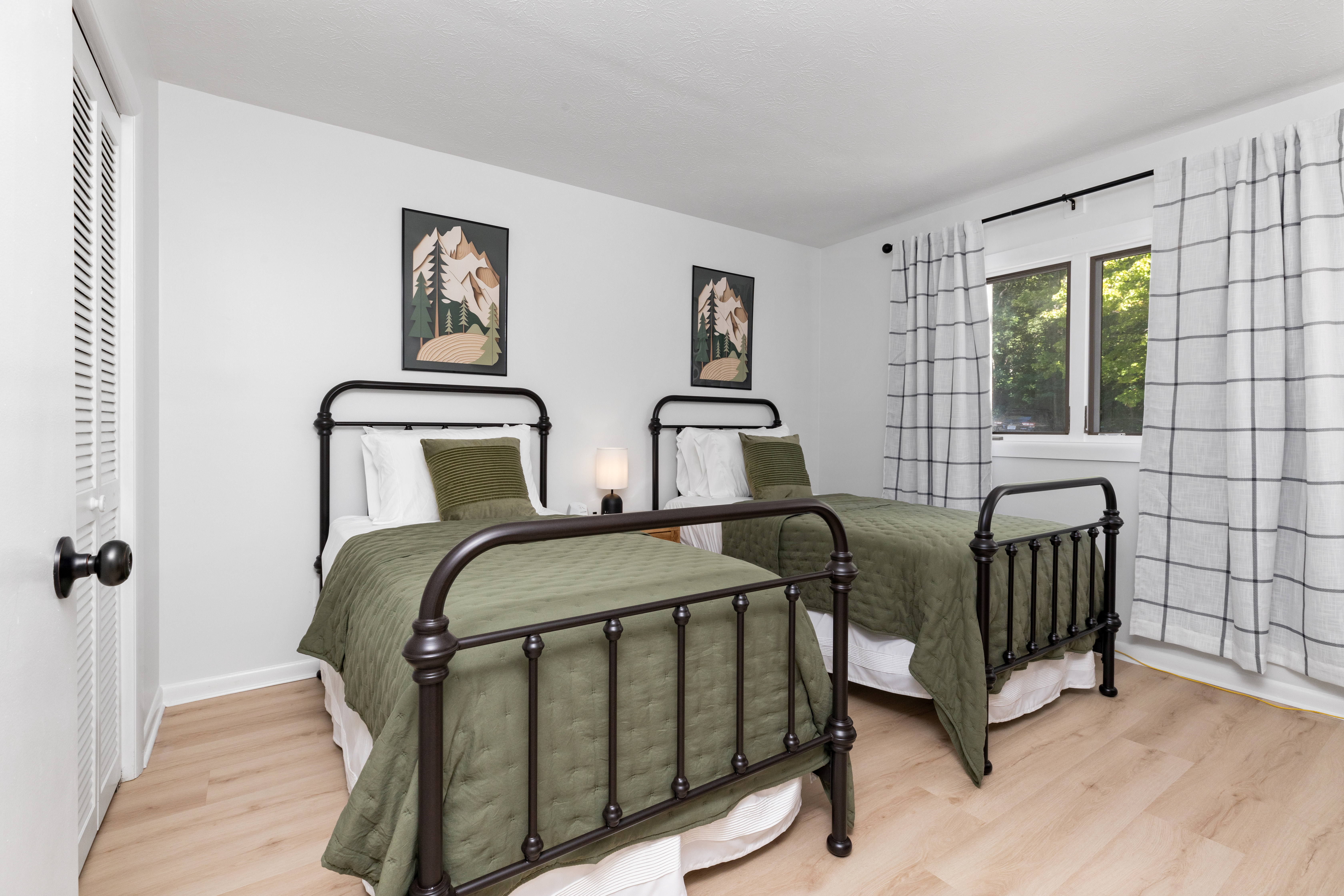 Twin bedroom with two beds at The Retreat at Three Ridges, Wintergreen VA