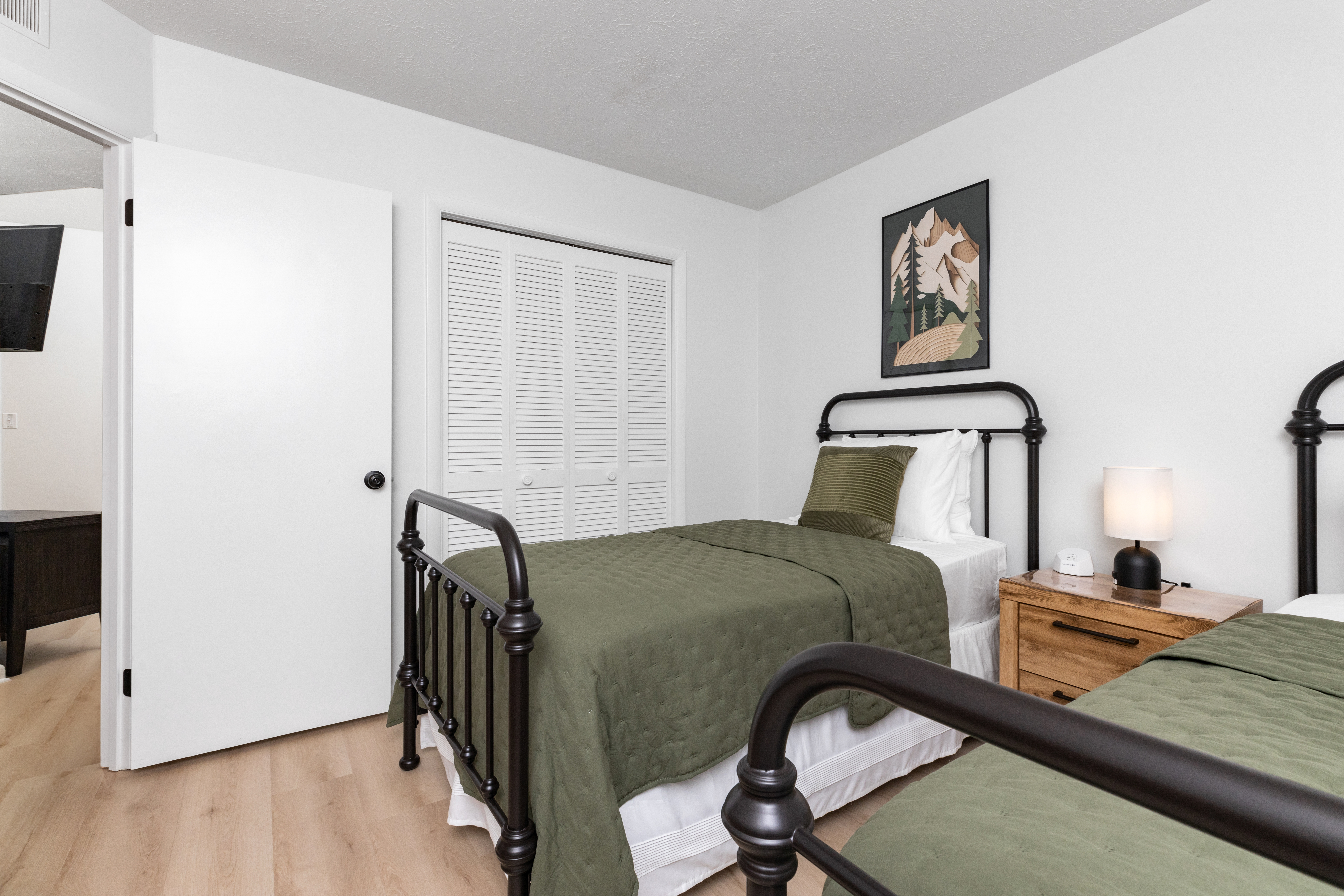 Twin bedroom angle with closet at The Retreat at Three Ridges, Wintergreen VA